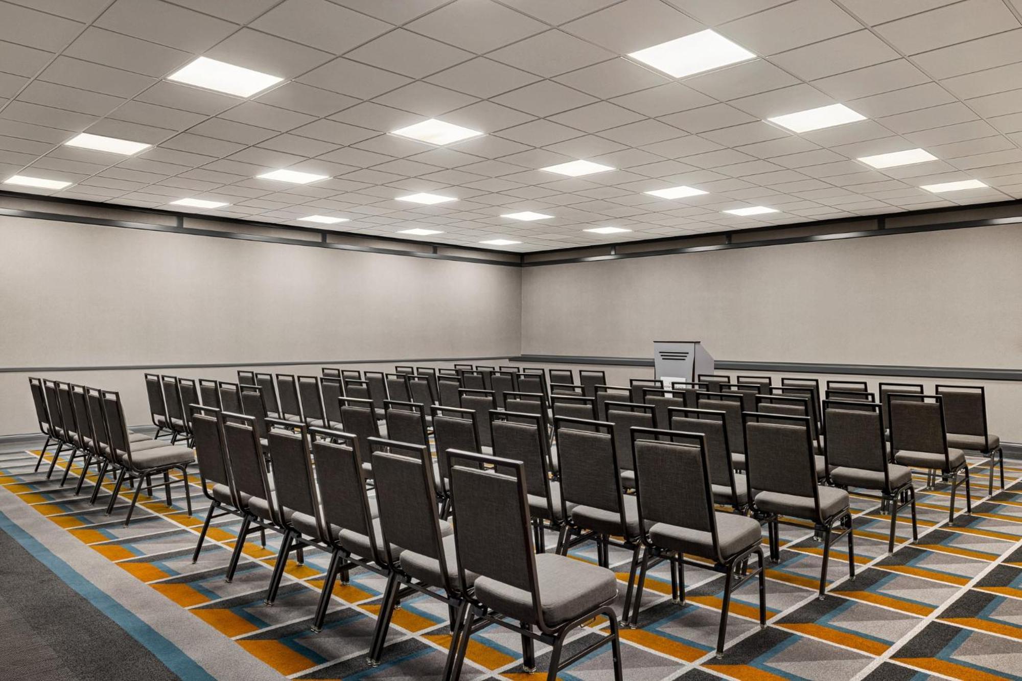 Crowne Plaza Airport Expo Ctr By Ihg Hotel Louisville-Jefferson County