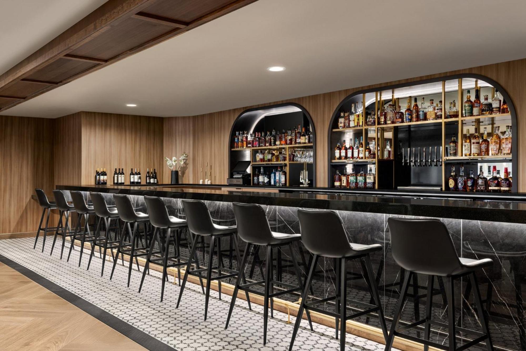 Crowne Plaza Airport Expo Ctr By Ihg 4*
